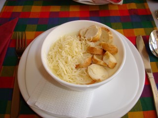Creamy_Garlic_Cheese_Soup.JPG (58136 bytes)