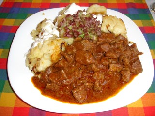 Deer_Goulash_with_Dumplings.JPG (85730 bytes)