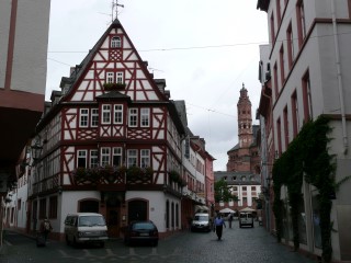 P1060017.JPG (79786 bytes)