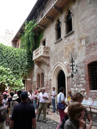 P1110191.JPG (64988 bytes)