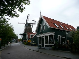P1020025.JPG (82042 bytes)