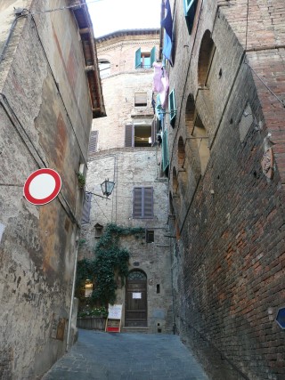 P1980018.JPG (59157 bytes)