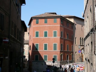P1990070.JPG (83216 bytes)